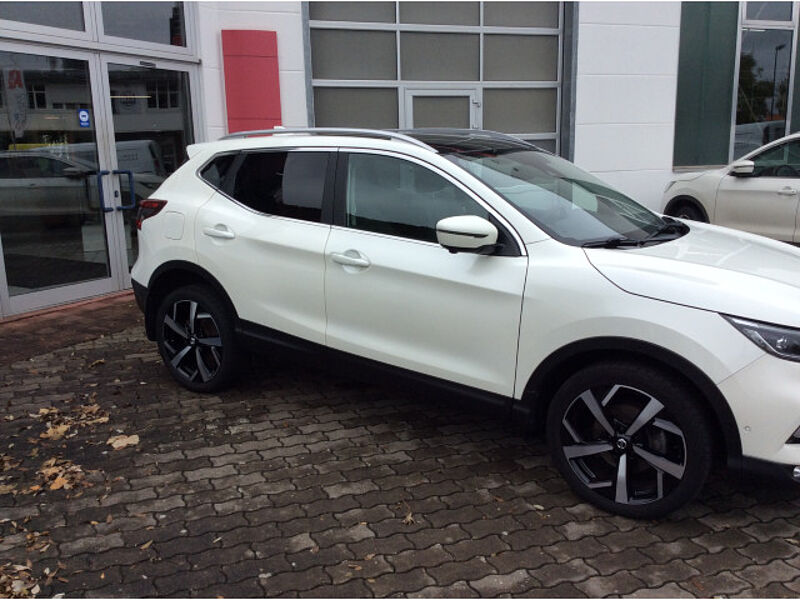 Nissan Qashqai 1.3 DIG-T Tekna Automatik 4x2 PGD LED